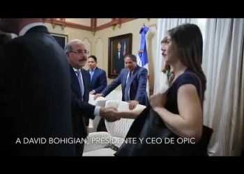 Danilo Medina recibe a presidente interino y CEO de OPIC, para promover inversiones EE. UU. en República Dominicana