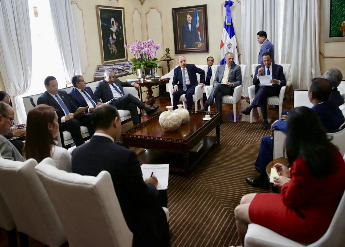 Presidente Danilo Medina da seguimiento avances construcción de escuelas, liceos y estancias infantiles