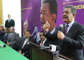 Leonel Fernández recibe apoyo de un grupo de exgenerales