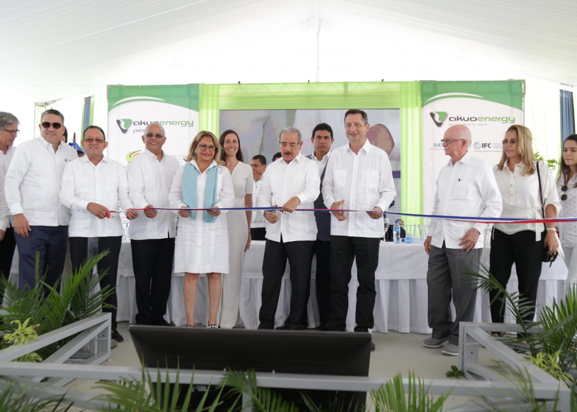Danilo Medina participa en inicio operaciones PECASA, en Montecristi. Capacidad energía renovable instalada en RD asciende a 351 MW