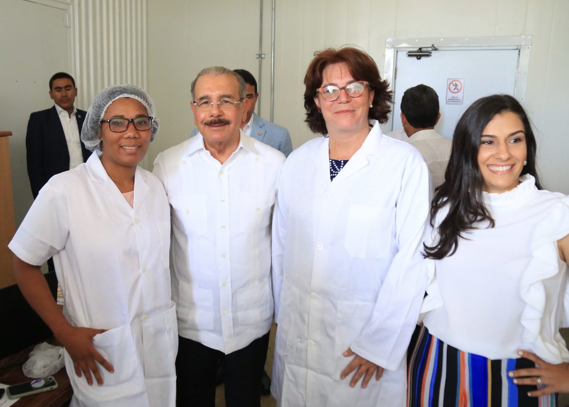 Presidente Danilo Medina participa en inicio de operaciones planta procesadora de macadamia de la firma La Loma, primera en el Caribe