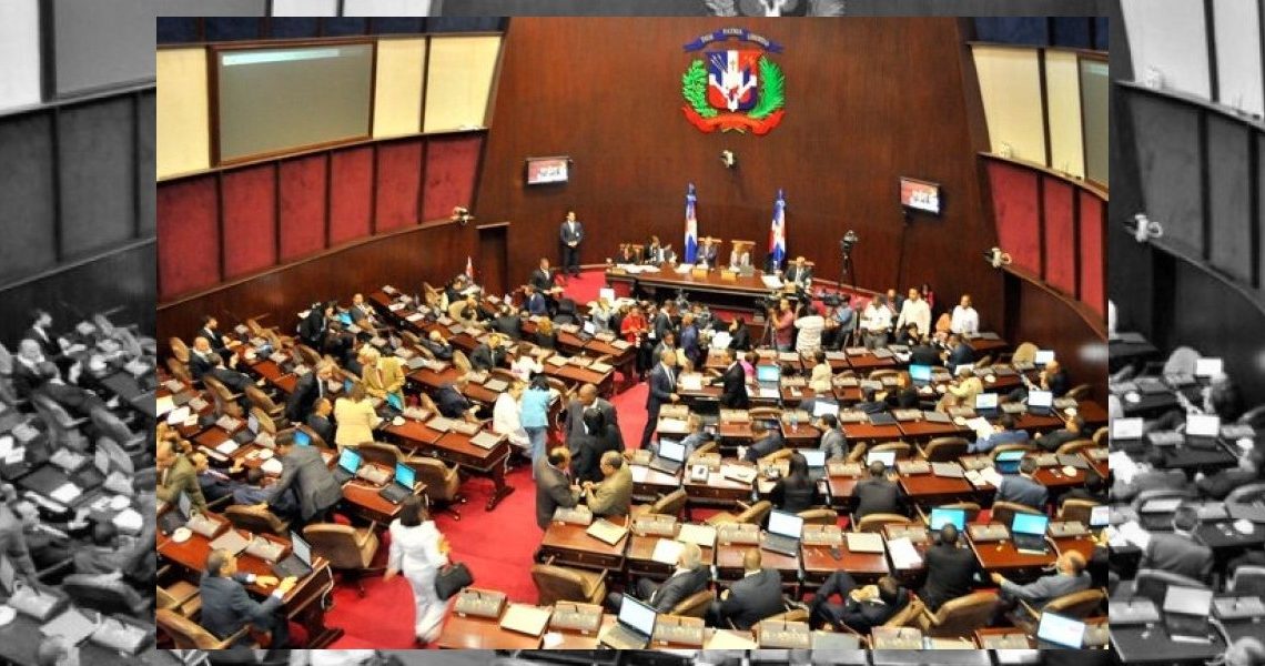 Diputados consideran que la lectura de la Biblia en las escuelas frenará perversión y libertinaje