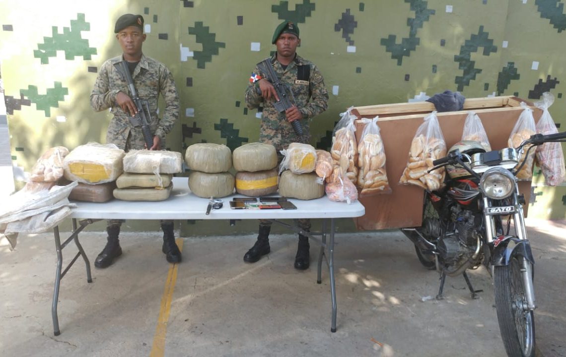 Apresan panadero con 69.4 libras de un vegetal presumiblemente marihuana.