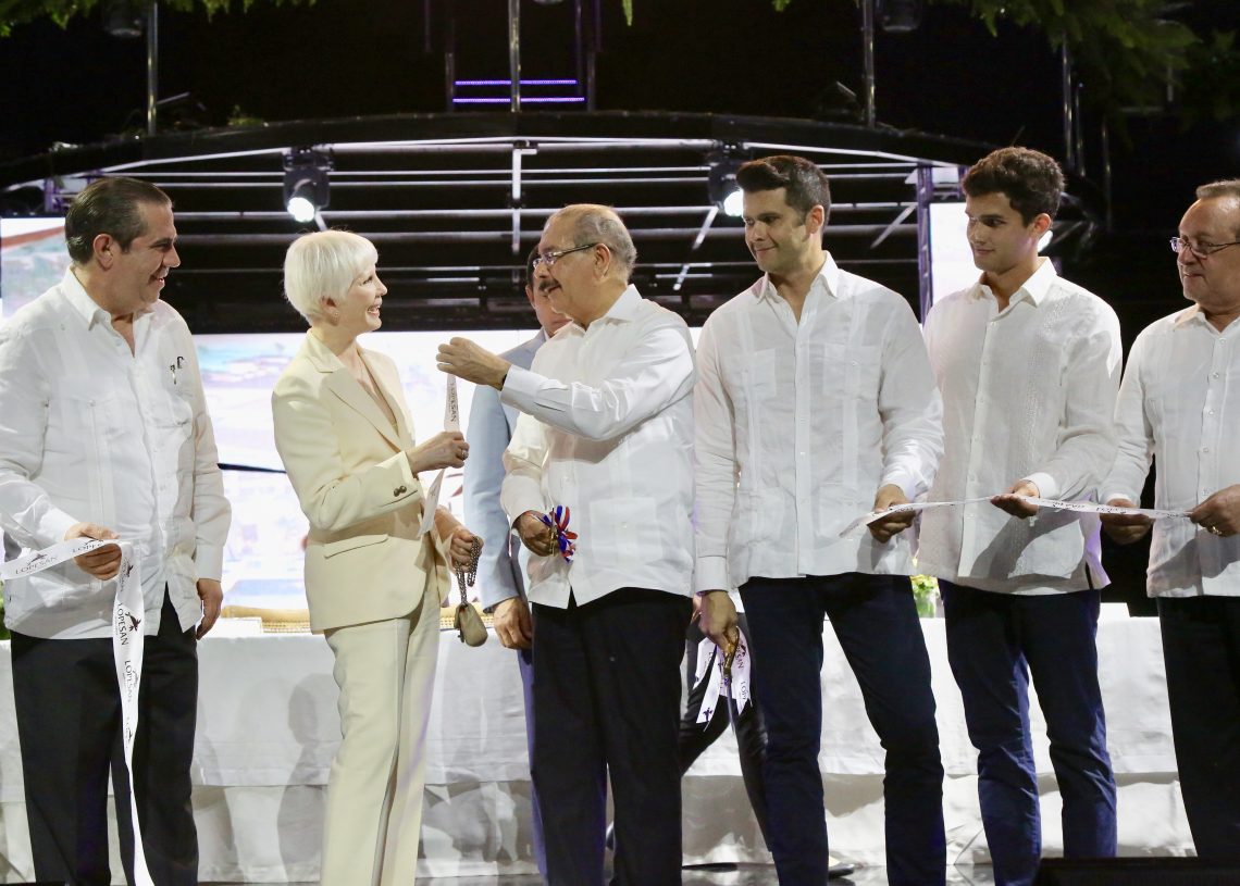 Danilo Medina asiste a inauguración Lopesan Costa Bávaro Resort, Spa & Casino. Se integran 1,042 habitaciones a oferta hotelera