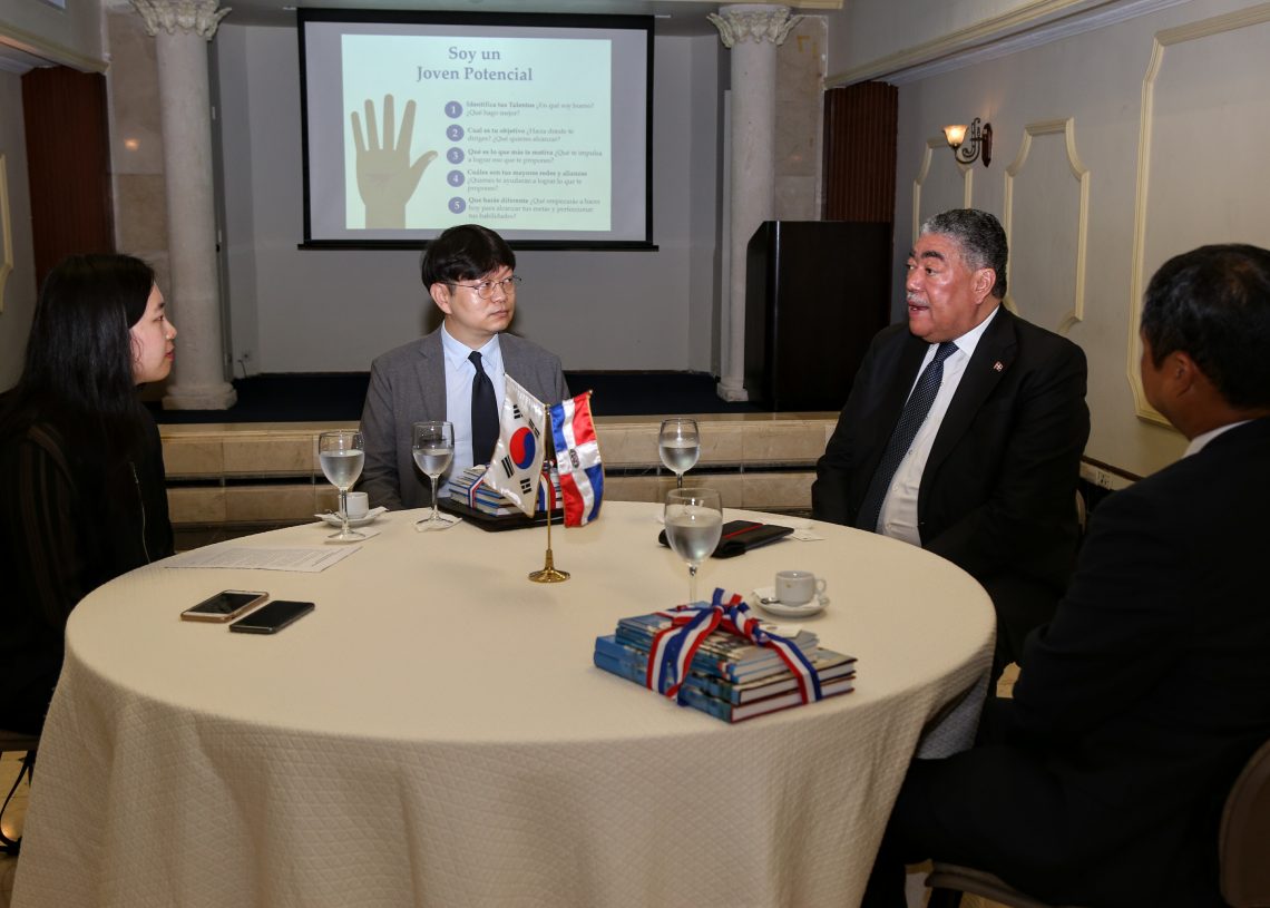 Ministro Políticas de Integración Regional recibe visita de cortesía del consejero de la Embajada de la República de Corea del Sur