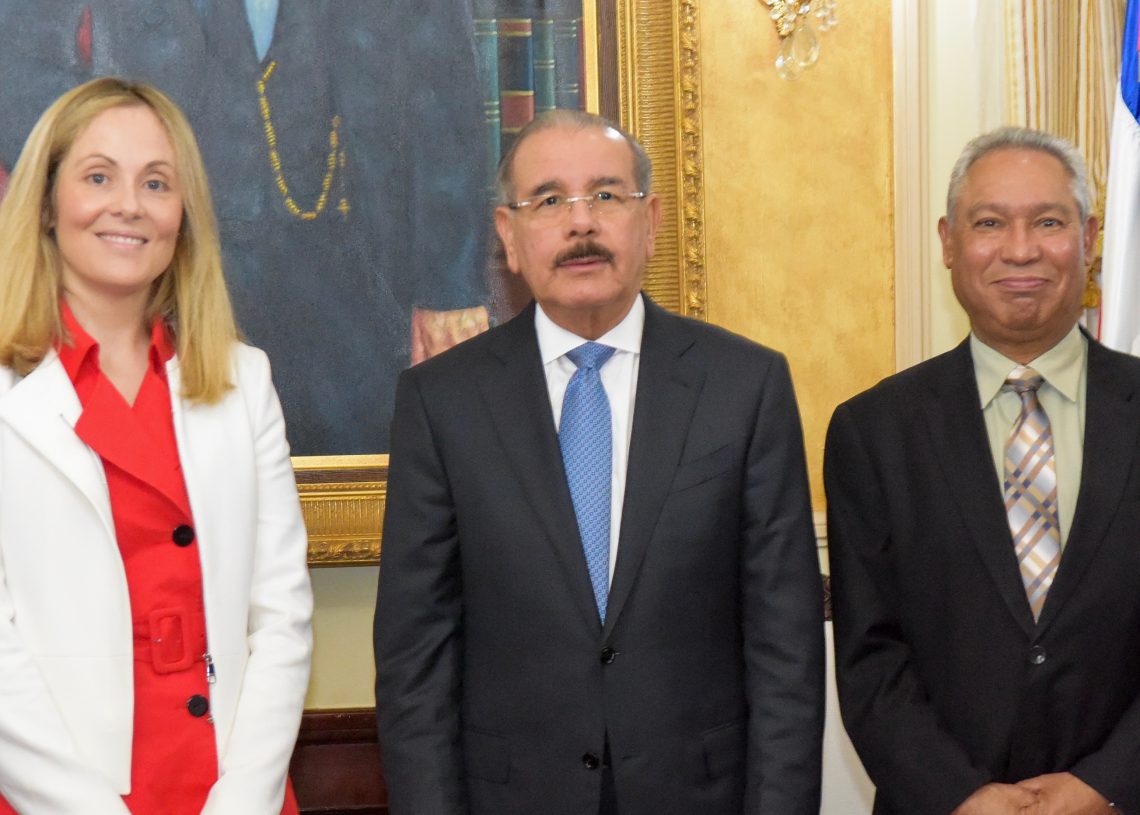 Vicepresidenta Banco Europeo de Inversiones resalta buen desempeño económico de RD; presidente Danilo Medina la recibe