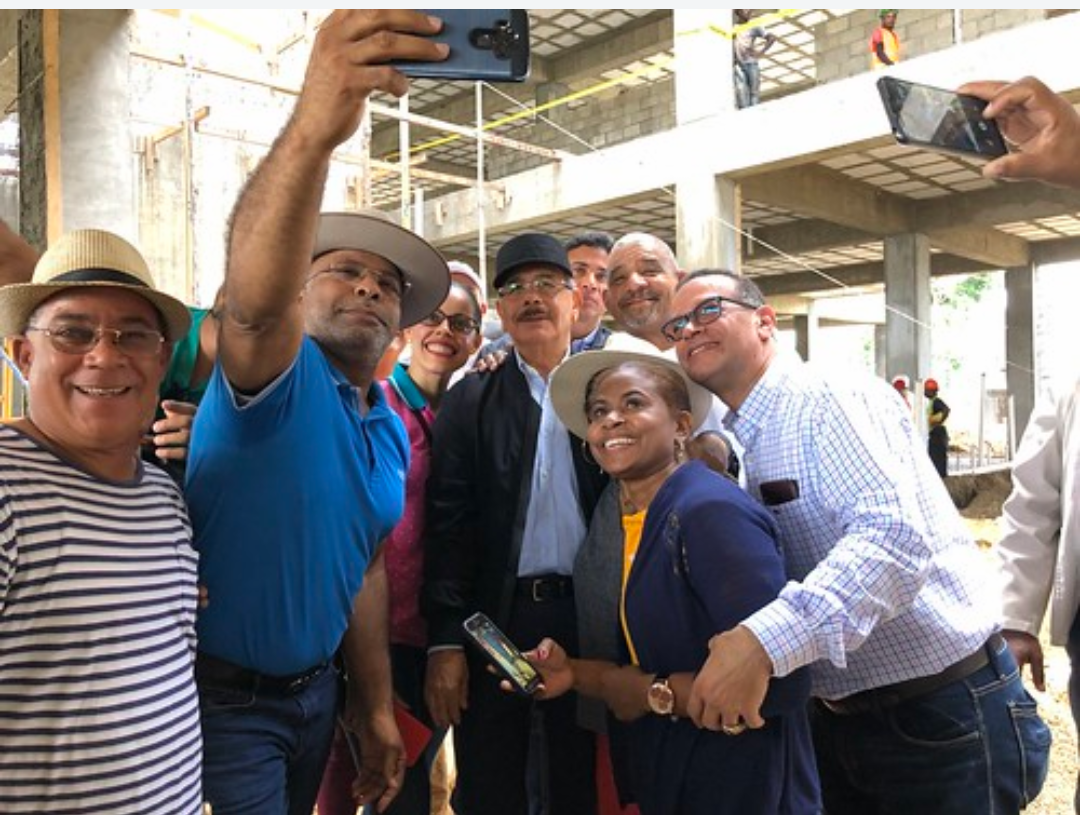 Danilo Medina supervisa construcción Hospital Pedro Emilio de Marchena, en Monseñor Nouel: “Está avanzando”