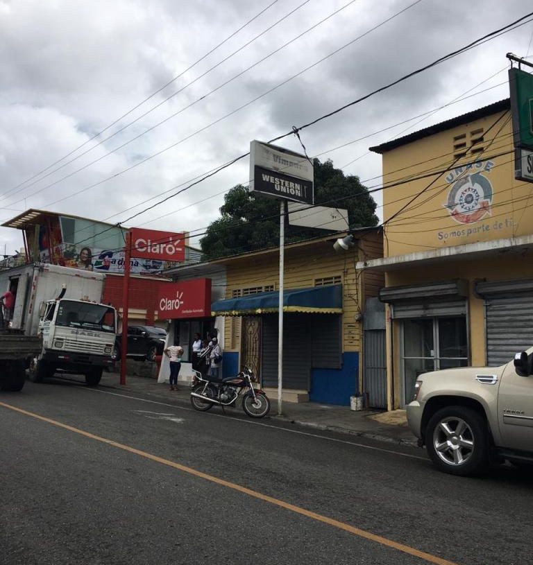 Asaltan sucursal del banco Vimenca en Ocoa; ladrones son detenidos y uno resulta herido
