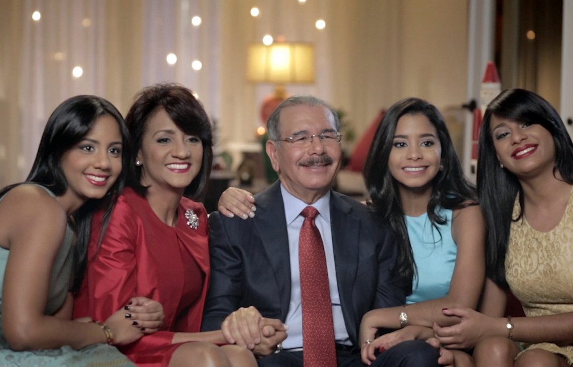 Danilo Medina: “Envió una cordial felicitación a quienes, como yo, tienen el privilegio de contar con la dicha de ser llamado Papá»