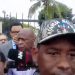 Forcejeo involucra Johnny Ventura y policías frente al Congreso Nacional