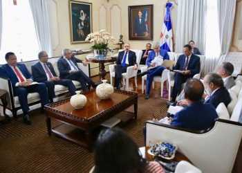 Presidente Danilo Medina pasa revista avances construcción escuelas y estancias infantiles