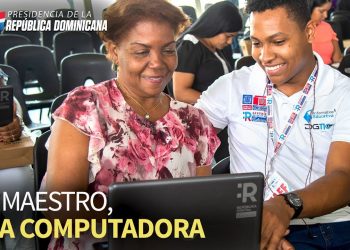 Un maestro, una computadora: La calidad de la enseñanza en la aulas mejora con la entrega de 25 mil computadoras a maestros y maestras.