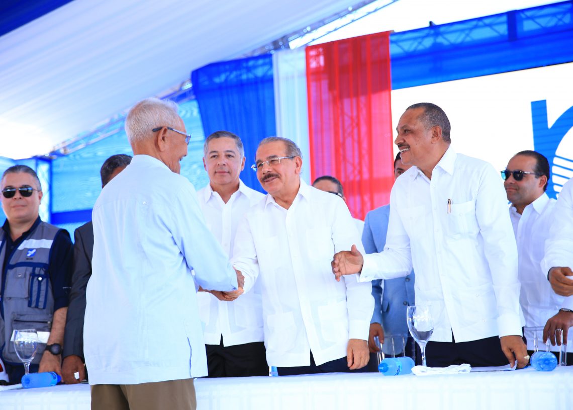 Presidente Danilo Medina deja abiertos túneles presa Monte Grande, una de las obras de mayor impacto en región Sur
