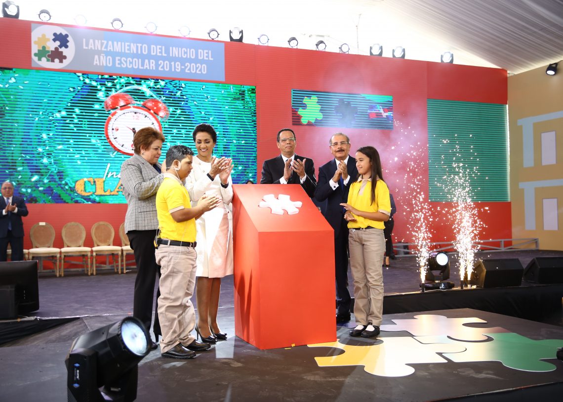 Inicia año escolar 2019-2020 con casi tres millones de estudiantes; presidente Danilo Medina encabeza emotivo acto en Santiago