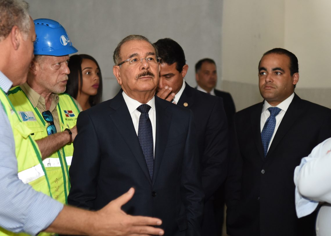 Danilo Medina da seguimiento a Ciudad Sanitaria Luis Eduardo Aybar. Constata avances construcción y conoce procesos administrativos