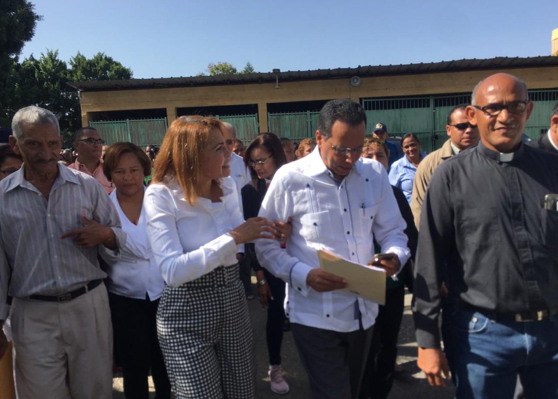 Ministro de Educación recorre zona fronteriza visitando centros educativos