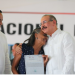 “No habíamos tenido un presidente que se acordara tanto de los pobres”: parcelero al recibir título de propiedad de manos de Danilo Medina