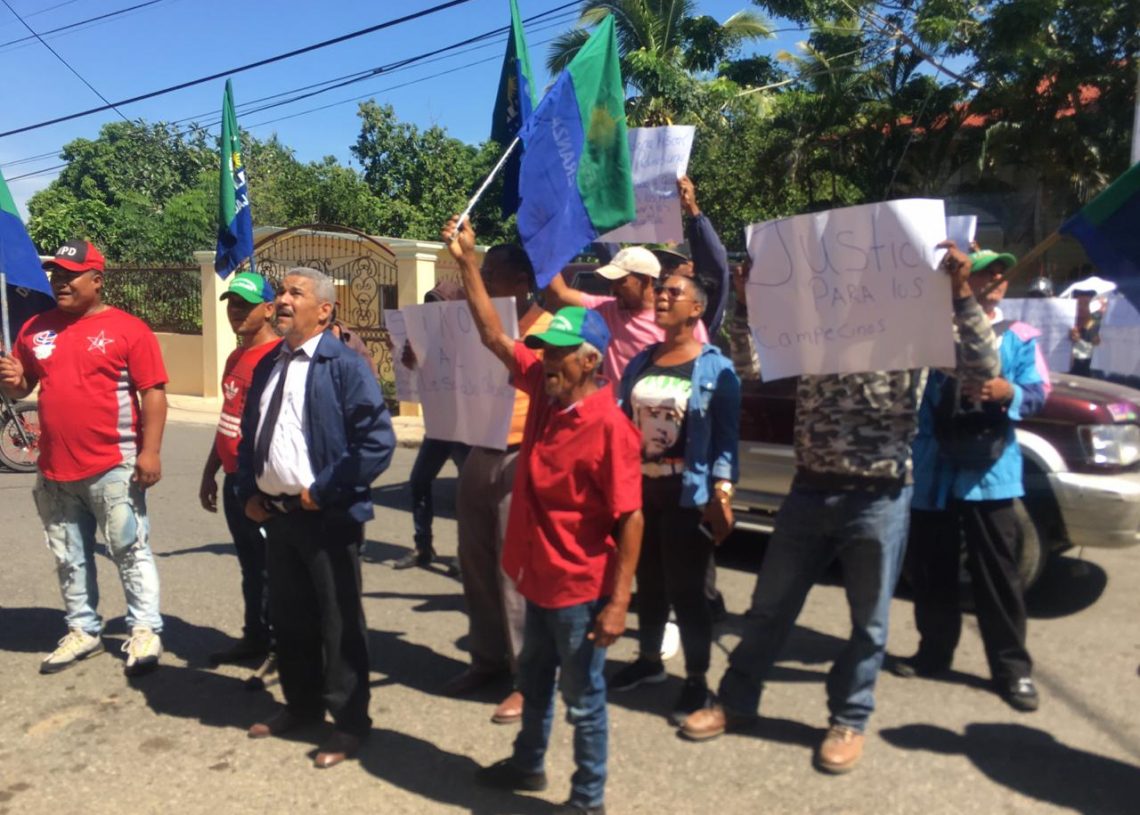 FALPO realiza protesta pacífica exigiendo varias reivindicaciones