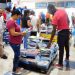 “Esto cada año es más caro», dice mujer mientras compraba útiles a horas de que se inicie el año escolar