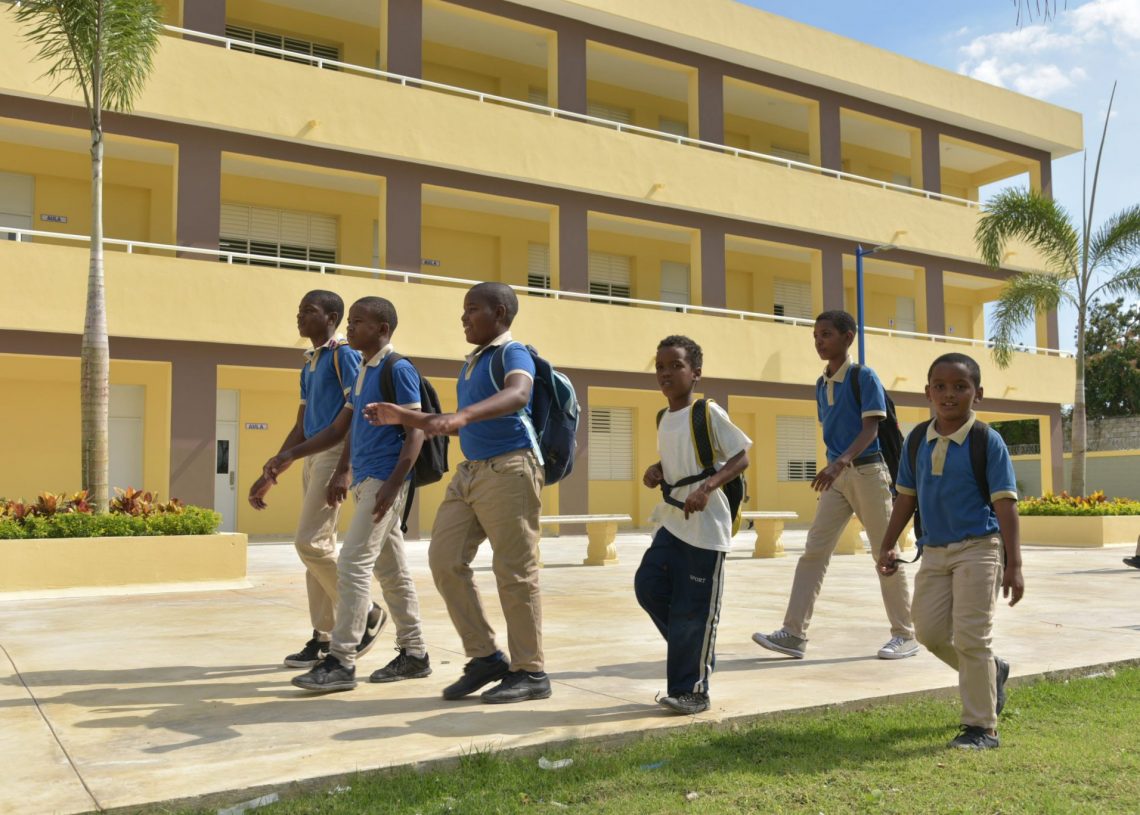 Entrenarán a porteros y serenos para evitar violencia en escuelas en este año escolar