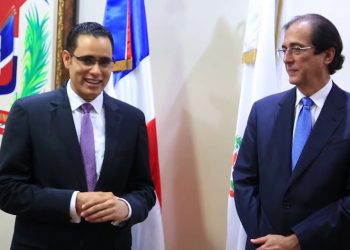 VIDEO:Gustavo Montalvo deja en posesión al nuevo ministro de Economía, Juan Ariel Jiménez