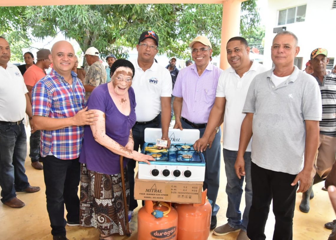 El INVI entrega más de 800 estufas y tanques de gas en Duarte