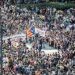Miles de personas se manifiestan en Barcelona