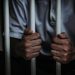 Lo apuñalan en su celda porque abusó más de 200 niños