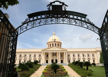 Ministro MOPC y director del INVI dan seguimiento a mandato del presidente Medina en Montecristi