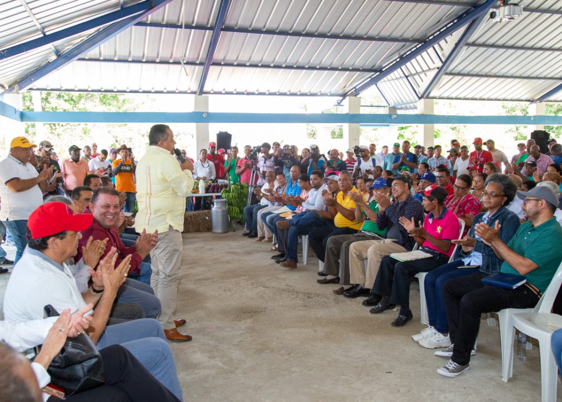 Valverde y Montecristi: comisión presidencial se reúne con productores y comunitarios. Inician mesas trabajo proyectos Visita Sorpresa