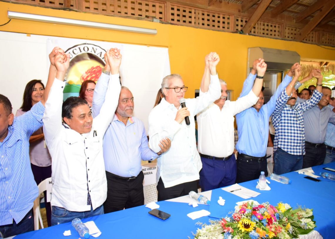 Miguel Vargas Maldonado recorre provincias de la línea noroeste, en apoyo a candidatos municipales PRD-PLD
