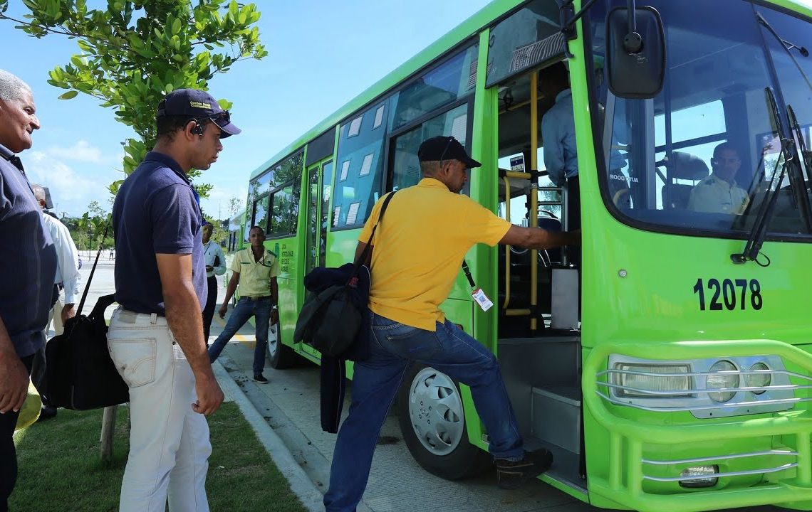 VÍDEO – Gobierno prohíbe circulación de autobuses, OMSA, Metro y Teleférico de Santo Domingo