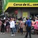 Expertos reclaman pruebas y mayor aislamiento social