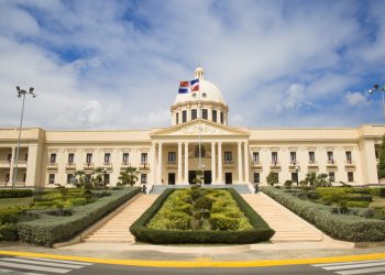 Presidente solicita prorrogar estado de emergencia por 25 días, mientras se prepara descalada gradual restricciones actividades económicas