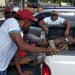 VIDEO- Empleados agrícolas quedan inconsciente en accidente al impactar con una jeepeta