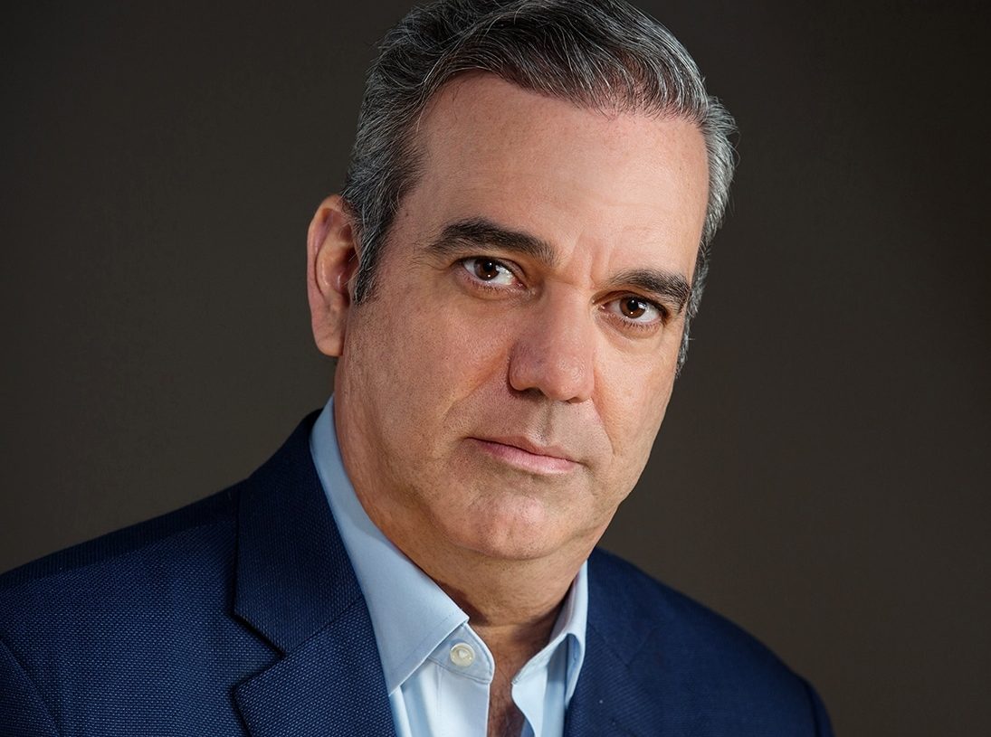 Luis Abinader revela que dio positivo al COVID-19
