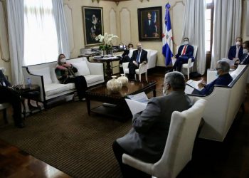 Presidente Danilo Medina se reúne con Comité de Emergencias y Gestión Sanitaria para el Combate del COVID-19; evalúa medidas implementadas