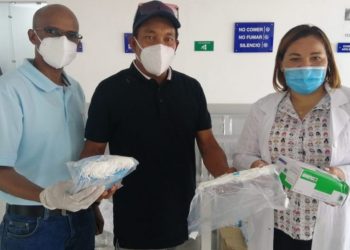 El Grandes Ligas Starlin Castro entregó materiales de protección de pandemia en hospital de Montecristi
