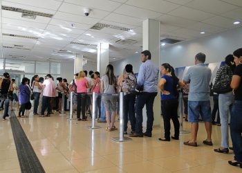 Bancos tendrán un nuevo horario y aplicarán servicios para evitar largas filas