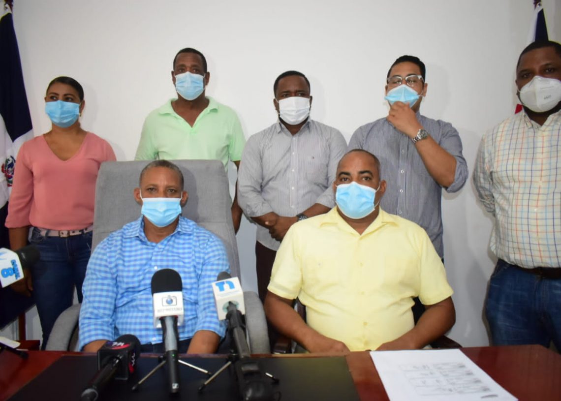 Alcalde Jesús Jerez y cuerpo Jurídico de la alcaldia de Montecristi denuncian obras pagadas y no realizadas