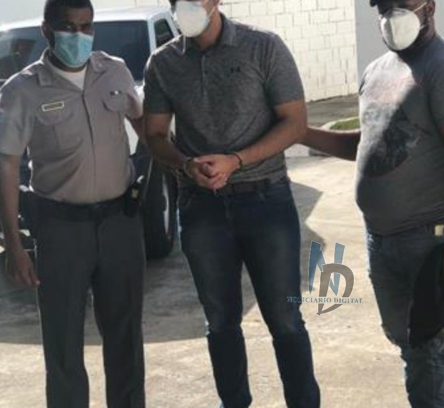 VIDEO- Indemnización de RD$6 millones y prisión preventiva a hombre que tiró café caliente a empleada