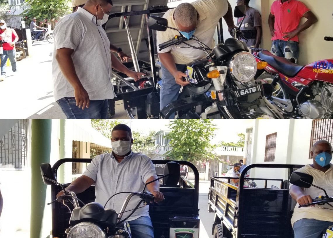 Lucho Reyes Director Municipal de Palo Verde, adquiere dos Moto carretas para el servicio de recogida de basura