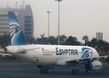 Bebé nace en pleno vuelo y la aerolínea le regala pasajes de por vida