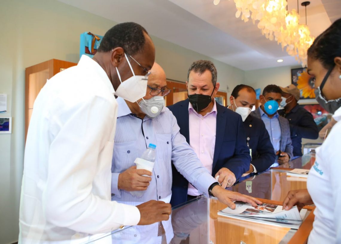 Promipyme e INFOTEP ampliarán apoyo a los artesanos y anuncian inicio actividades escuela de Larimar