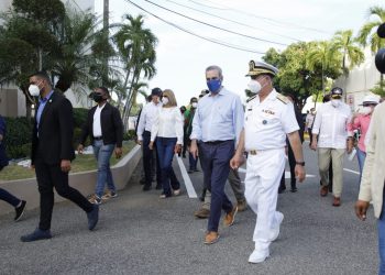 Presidente Luis Abinader realiza recorrido por los ríos Ozama e Isabela