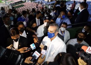 Gobierno estudia asistencia de fanáticos a los juegos de pelota