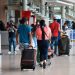 Impiden a más de 200 pasajeros viajar a EE.UU. por no presentar prueba de COVID-19