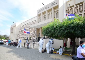 VÍDEO – 7 empleados dieron positivo al Coronavirus en el palacio de Justicia de Montecristi