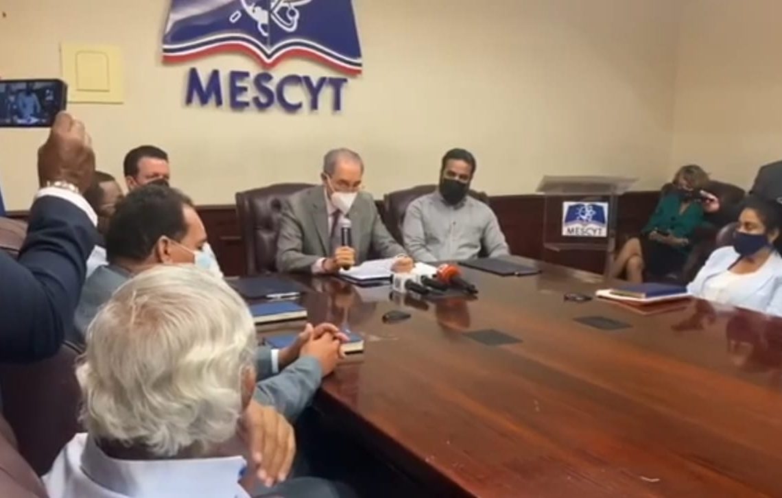MESCYT, UNICARIBE y la UAPA firman convenio para la formación de 1,000 docentes – VÍDEO