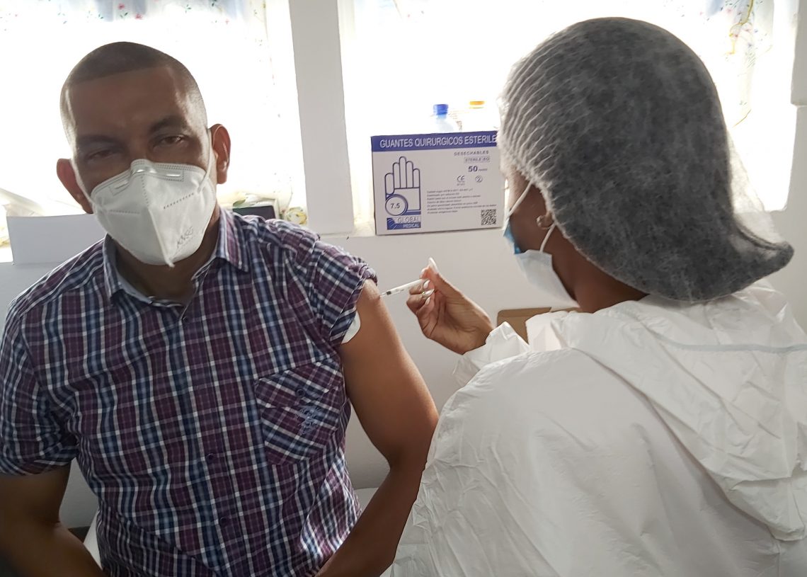 Inician proceso de vacunación en Montecristi, serán puesta 270 dosis en primera fase